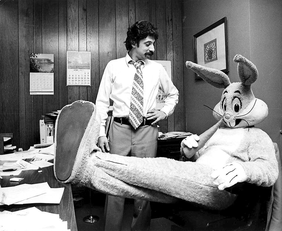 1977: Wins reelection